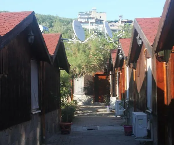 Huzur Pansiyon Ve Cay Bahcesi